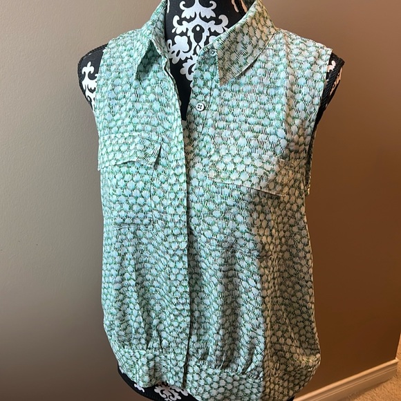 Cabi Shimmer Top (style 5910) - Picture 4 of 14